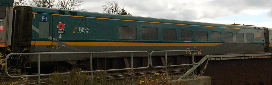 Passenger car VIA 3466 right side with new colors / Wagon de passager VIA 3466 coté droit avec les